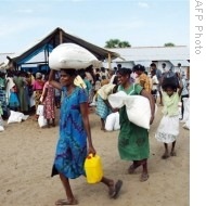 AFP-UN-Office-pic-displaced-Sri-Lankans-21may07