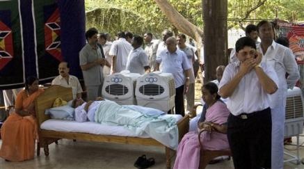 3277195273-tamil-nadu-state-chief-minister-m-karunanidhi-lies-bed-fasts