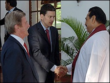 _45716311_miliband_rajapaksa_body