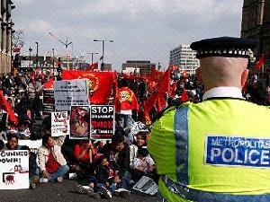 thousands-march-support-tamils