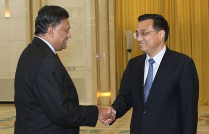 (090703) -- BEIJING, July 3, 2009 (Xinhua) -- Chinese Vice Premier Li Keqiang (R) meets with Sri Lankan Foreign Minister Rohitha Bogollagama in Beijing, China, July 3, 2009. (Xinhua/Liu Weibing)
