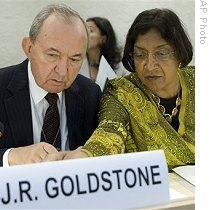 AP-Former-Judge-Richard-Goldstone-left-Navanethem-Pillay-eng-210-29oct09