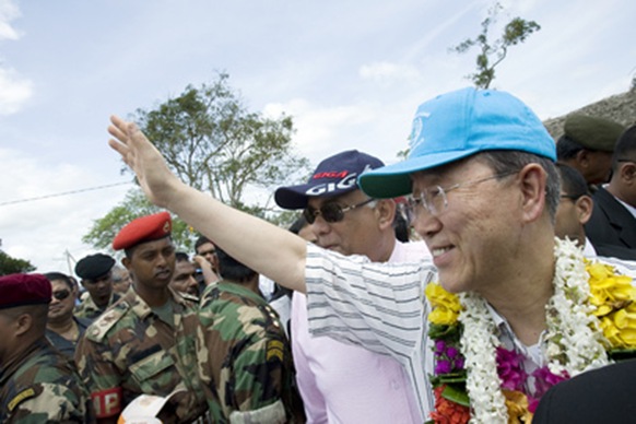 UN's Ban in Manik Farm internment camp on May 23, 2009