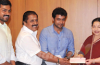 The Sivakumars meet CM for Thane relief fund