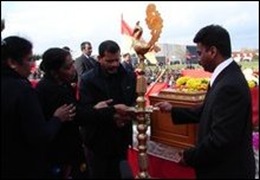 08_03_08_murugathasan_funeral_03_77470_218