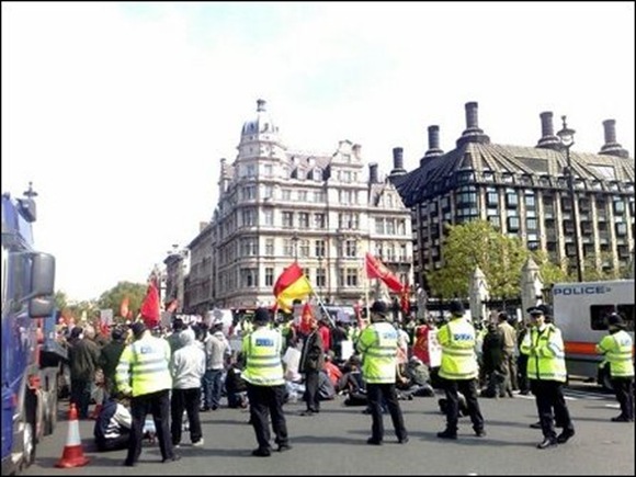 11052009_parliament_protest1_81224_445