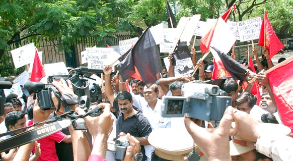 Tamil activist and Director Seeman and Prof. Theeran of Naam Thamilar in front of Shastri Bhavan premises at Nungampakkam