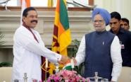 Sri Lankan President Mahinda Rajapakse (L) and Indian Prime Minister Manmohan Singh in New Delhi