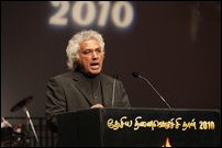 Dr. Vickramabahu Karunaratne addressing the mass gathering