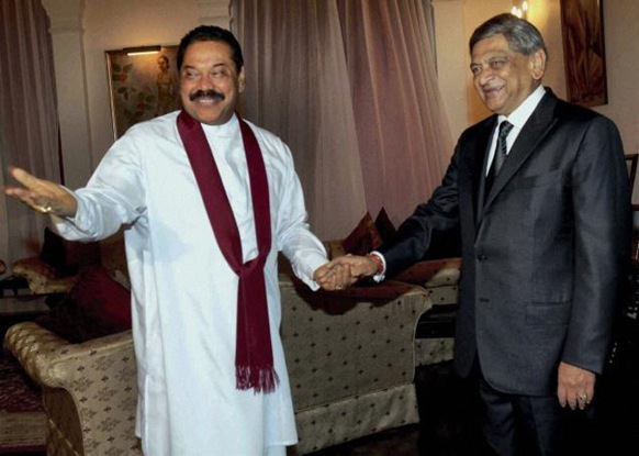 PTI Sri Lankan President Mahinda Rajapaksa welcomes External Affairs Minister S. M. Krishna, in Colombo, on Friday. 