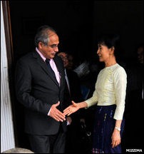 Vijay Nambiar (left) mets recently released Burmese pro-democracy leader Aung San Suu Kyi on November 27, 2010 [Photo: Mizzima]