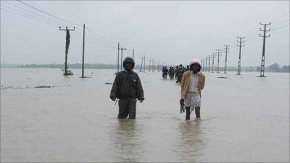 Entire communities have been cut off by the rising waters (Photo: Wasantha Chandrapala)