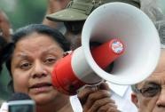 The wife of Sri Lanka's jailed ex-military chief Sarath Fonseka, Anoma Fonseka (R) addresses supporters