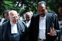 Ram Jethmalani and Vaiko outside the Madras High Court