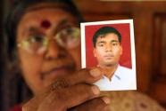 Usha Devi Selvaratnam holds up a photograph of her son Sivakajan (AFP File, Ishara S.Kodikara)