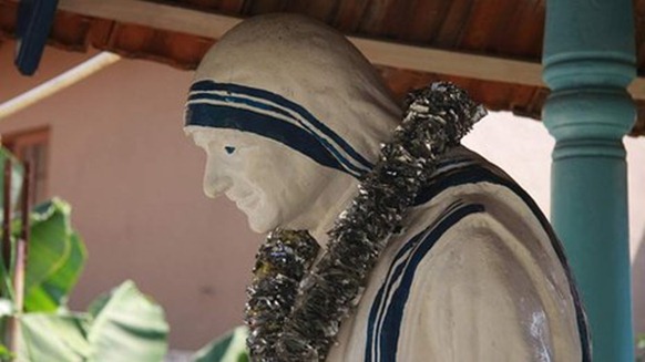 _57295599_statue-of-mother-teresa-at-