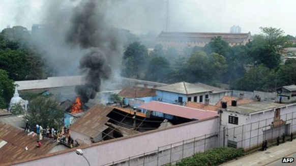 Prisoners set fire to a kitchen and an administrative building