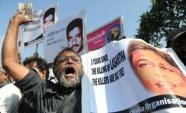 A Sri Lankan media rights activist holds a poster of journalist Lasantha Wickrematunge (AFP, Ishara S.Kodikara)