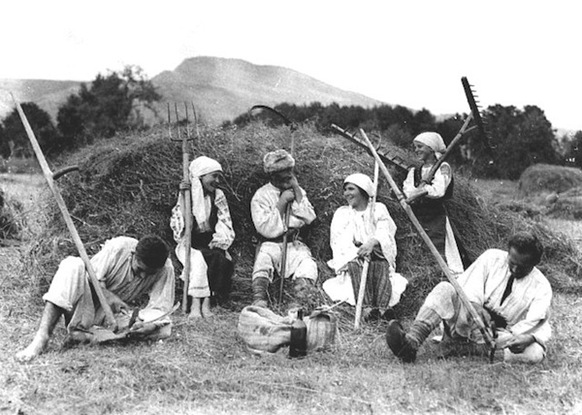 Harvest_time_in_Romania__1920