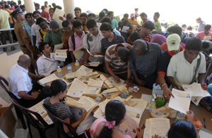 File pic of Sri Lankans queuing up for Korean jobs 