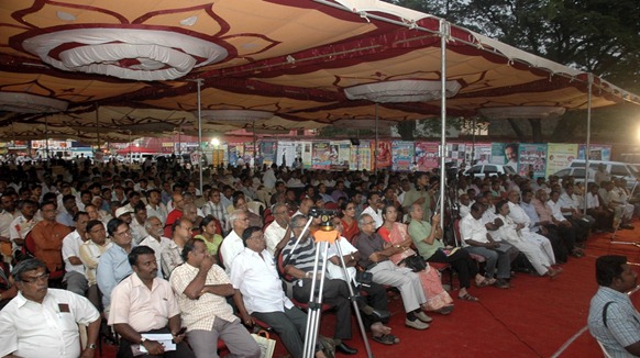 The crowd that attended the book release of Mr. Mahendran at the Book Exhibition in Chennai on 13 January 2012.