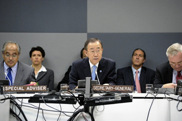 (c) UN Photo Nambiar with Ban Ki-moon and team, Shavendra "White Flag" Silva not shown