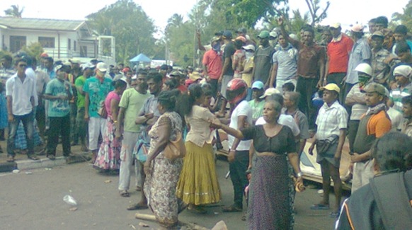 Fishing families joining the demonstration in Negombo