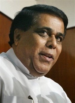 Minister Nimal Siripala de Silva 