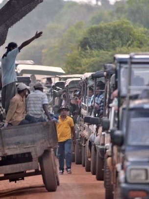 Jeep jams are frequently a problem in Yala