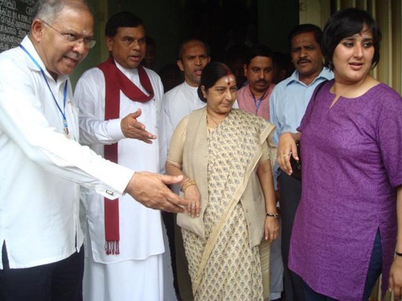 THE HINDU Leader of Opposition in the Loksabha Sushma Swaraj, who is leading a 12-member multi-party delegation to Sri Lanka, at SEWA in the Batticaloa, on Friday. Photo : R.K.Radhakrishnan 