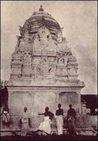 The temple rebuilt by Pasupathy Cheddiyaar in the 19th century at Thirukkeatheesvaram, photographed in 1930. [Photo courtesy: Thiruketheeswaram.com]