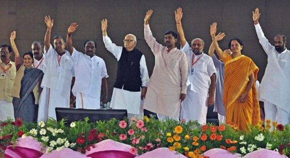 The Hindu BJP leaders L.K.Advani,Sushma Swaraj, P.Murulidher Rao, L. Ganesan, Pon.Radhakrishnan among others at the party's 5th Tamil Nadu State Conference in Madurai on Thursday. Photo: S. James 