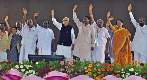 The Hindu BJP leaders L.K.Advani,Sushma Swaraj, P.Murulidher Rao, L. Ganesan, Pon.Radhakrishnan among others at the party's 5th Tamil Nadu State Conference in Madurai on Thursday. Photo: S. James 