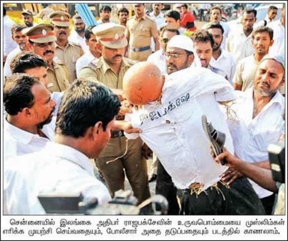 Muslims in Tamil Nadu burnt the effigy of SL President Mahinda Rajapaksa before getting arrested for their protest around the SL Deputy High Commission in Chennai on Monday [Photo courtesy: Thinath-thanthi]