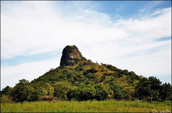 Kudumpimalai in the Koa'ralaippattu division of Batticaloa district [Image courtesy: Asitha Gamalath, Flickr.com]