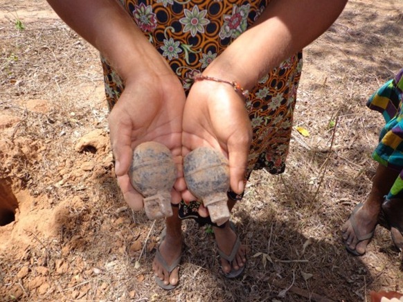 Discovery-of-explosives-in-resettled-areas-in-Puthukudiruppu-14Sept2012-610x457