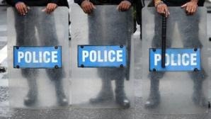 File picture of policemen stands alert during a protest by university students in Colombo on January 2011 (AFP/File, Ishara S.Kodikara)