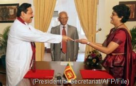 President Mahinda Rajapakse (L) presents a letter of appointment to Shirani Bandaranakaye in May 2011 (Presidential Secretariat/AFP/File)