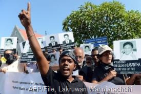 Sri Lankan journalists and media activists demonstrate in Colombo, on January 29, 2013 (AFP/File, Lakruwan Wanniarachchi)