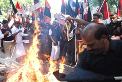 Vaiko, seen here burning the effigy of Mahinda Rajapaksa, was blocked from entering the premises of Indian Prime Minister Manmohan Singh's residence, courted arrest with MDMK activists in New Delhi