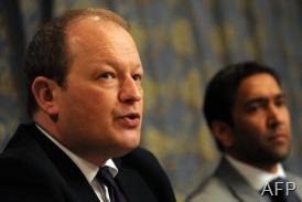 British politician Simon Danczuk (left) and Nasir Shaikh, brother of murdered tourist Khuram, Colombo, March 8, 2013 (AFP, Ishara S.Kodikara)