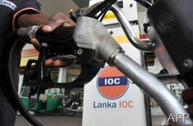 A Sri Lankan petrol pump attendant at an Indian Oil petrol station in Colombo on June 20, 2008 (AFP/File, Lakruwan Wanniarachchi)