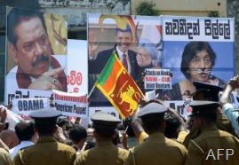 Police keep watch as Sri Lankan pro-government activists protest outside the US embassy in Colombo, on March 21, 2013 (AFP, Lakruwan Wanniarachchi)