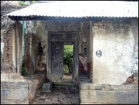 The backside entrance of Gnaanappirakaasar Madam [Photo: Seelan, UK, 2009]