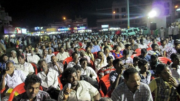 Students_gathering_Trichy_01