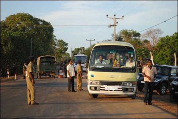 UNP_visiting_Jaffna_25_04_13_103522_445