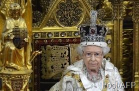 Britain's Queen Elizabeth II takes her seat during the State Opening of Parliament in London on May 8, 2013 (Pool/AFP, Toby Melville)