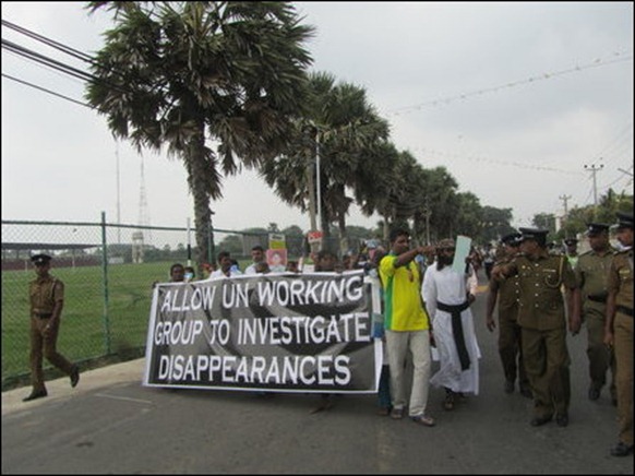 Jaffna_15_11_2013_picketing_06_105425_445