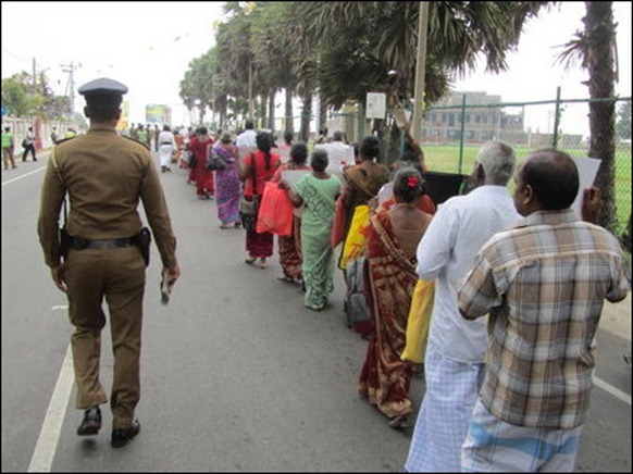 Jaffna_15_11_2013_picketing_07_105429_445