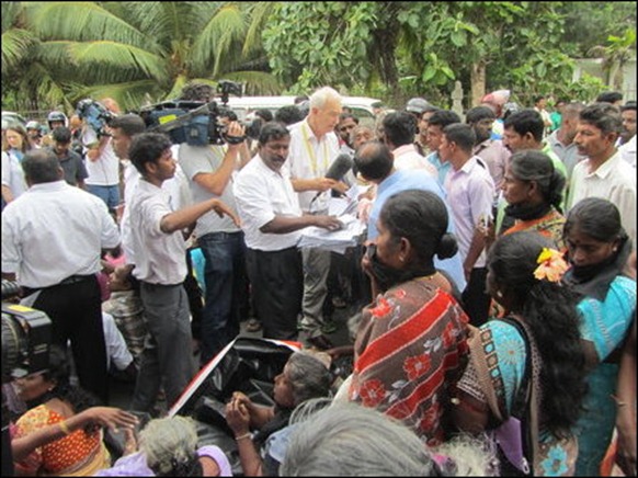 Jaffna_15_11_2013_picketing_09_105437_445